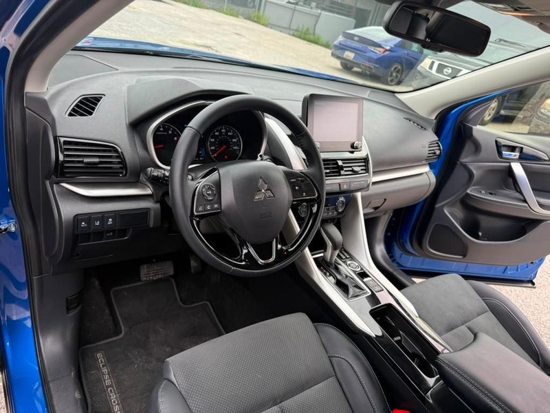 Mitsubishi Eclipse Cross Vehicle Full-screen Gallery Image 11