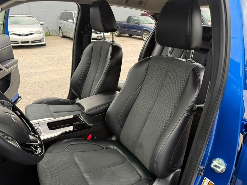 Mitsubishi Eclipse Cross Vehicle Full-screen Gallery Image 12