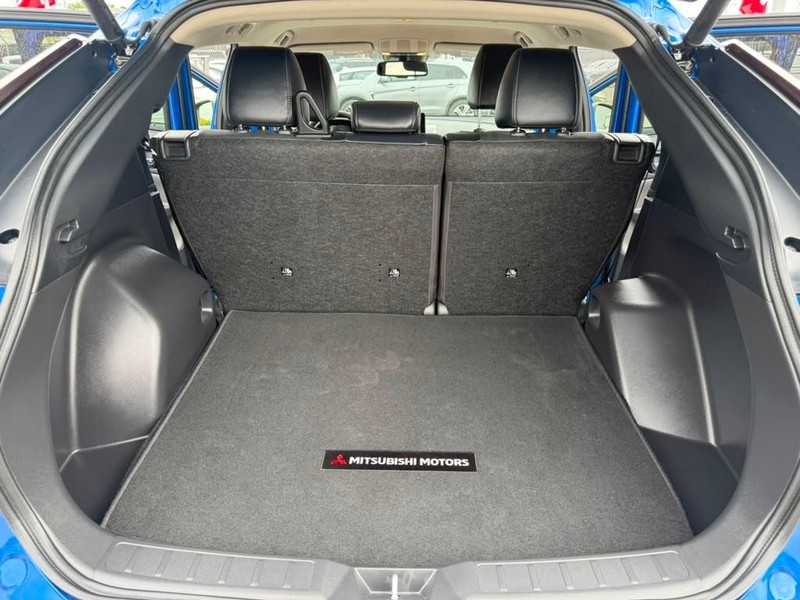 Mitsubishi Eclipse Cross Vehicle Full-screen Gallery Image 15