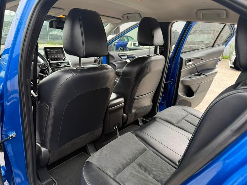 Mitsubishi Eclipse Cross Vehicle Full-screen Gallery Image 16