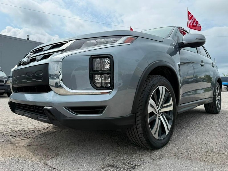 Mitsubishi Outlander Sport Vehicle Full-screen Gallery Image 2