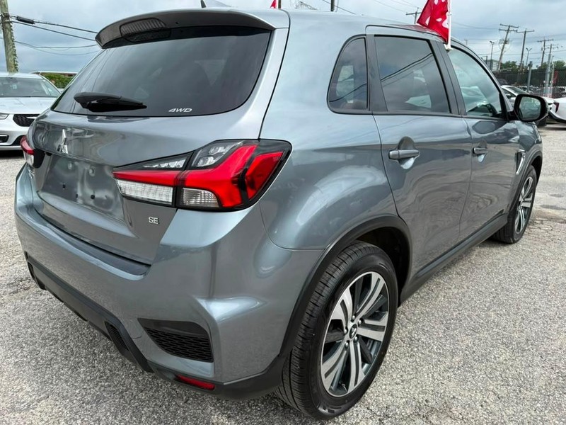 Mitsubishi Outlander Sport Vehicle Full-screen Gallery Image 7