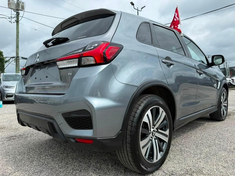 Mitsubishi Outlander Sport Vehicle Full-screen Gallery Image 8