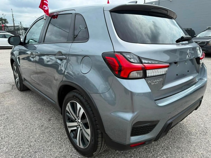 Mitsubishi Outlander Sport Vehicle Full-screen Gallery Image 11