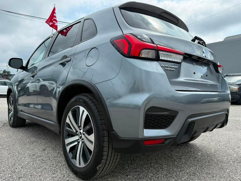 Mitsubishi Outlander Sport Vehicle Full-screen Gallery Image 14
