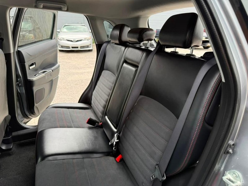 Mitsubishi Outlander Sport Vehicle Full-screen Gallery Image 18