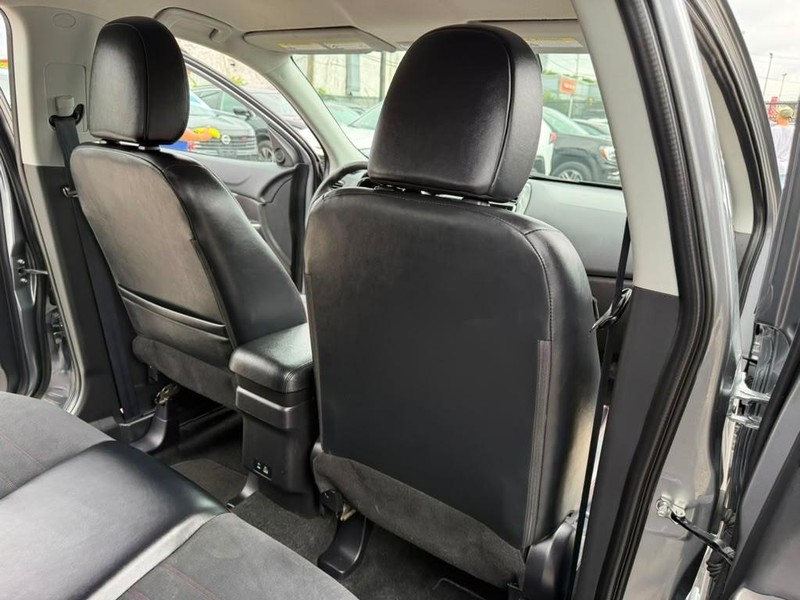 Mitsubishi Outlander Sport Vehicle Full-screen Gallery Image 19