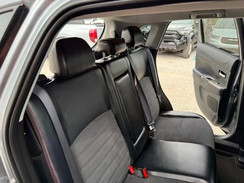 Mitsubishi Outlander Sport Vehicle Full-screen Gallery Image 20
