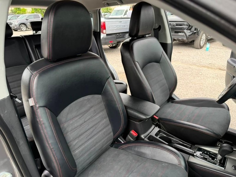 Mitsubishi Outlander Sport Vehicle Full-screen Gallery Image 24