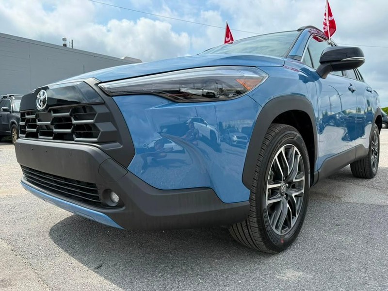 Toyota Corolla Cross Vehicle Full-screen Gallery Image 2