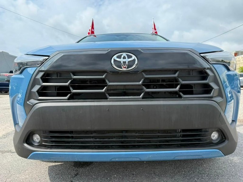 Toyota Corolla Cross Vehicle Full-screen Gallery Image 4
