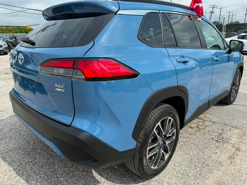 Toyota Corolla Cross Vehicle Full-screen Gallery Image 8