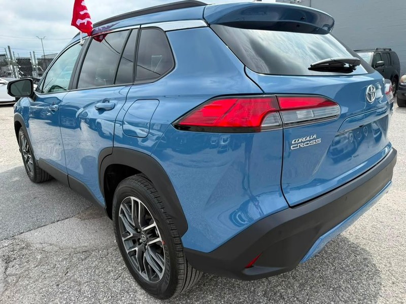 Toyota Corolla Cross Vehicle Full-screen Gallery Image 13