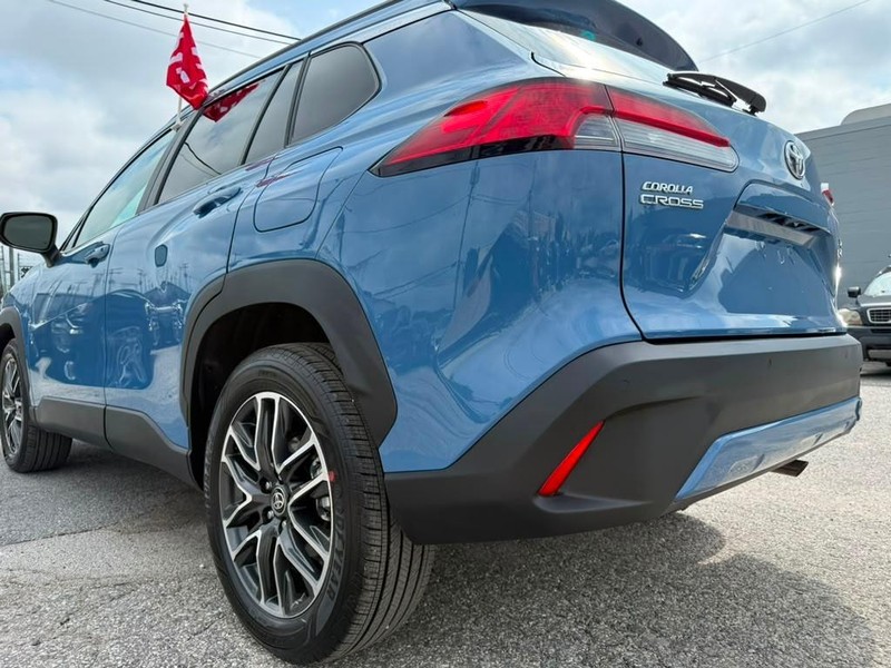 Toyota Corolla Cross Vehicle Full-screen Gallery Image 14