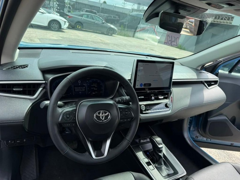 Toyota Corolla Cross Vehicle Full-screen Gallery Image 18
