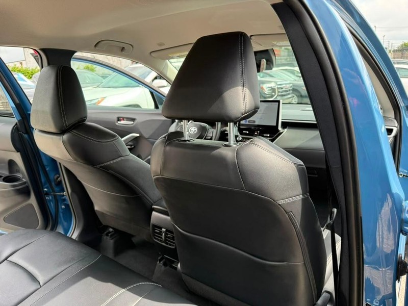 Toyota Corolla Cross Vehicle Full-screen Gallery Image 22