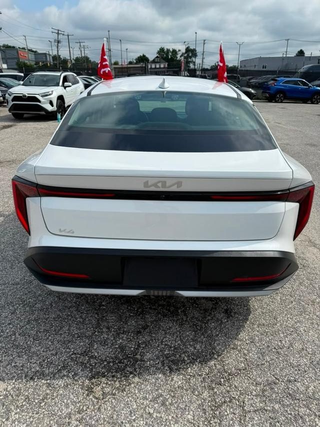 Kia K4 Vehicle Full-screen Gallery Image 10