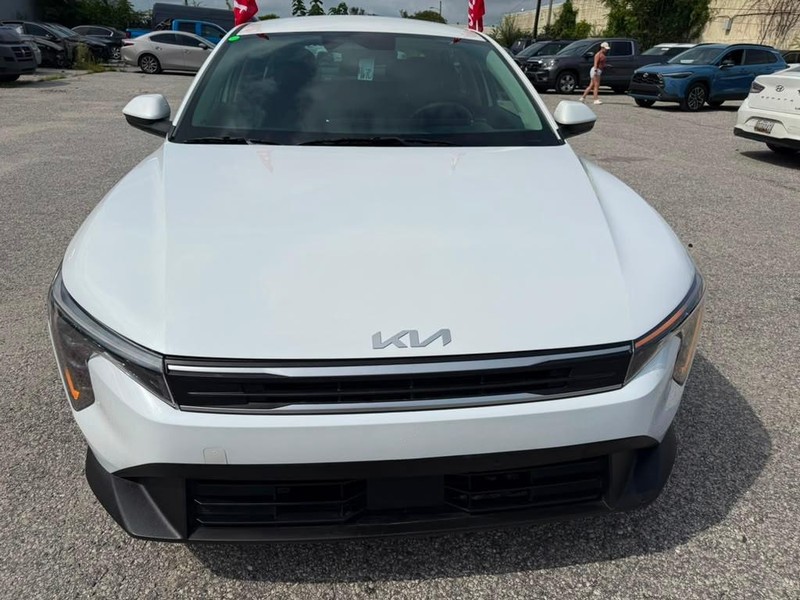 Kia K4 Vehicle Full-screen Gallery Image 3