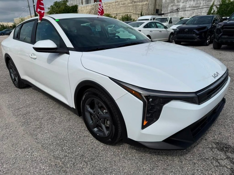 Kia K4 Vehicle Full-screen Gallery Image 6