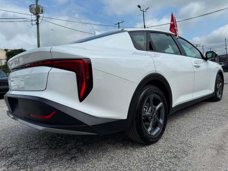 Kia K4 Vehicle Full-screen Gallery Image 8