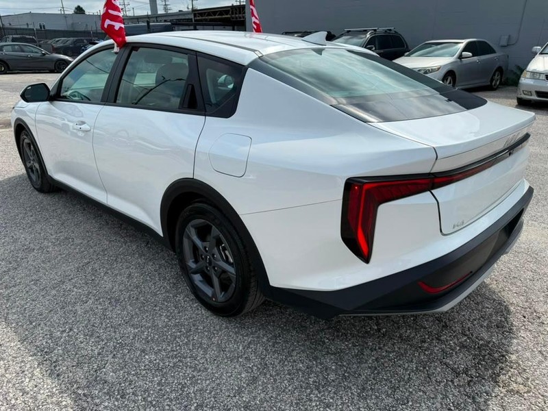 Kia K4 Vehicle Full-screen Gallery Image 14