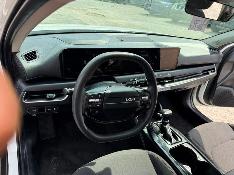 Kia K4 Vehicle Full-screen Gallery Image 15