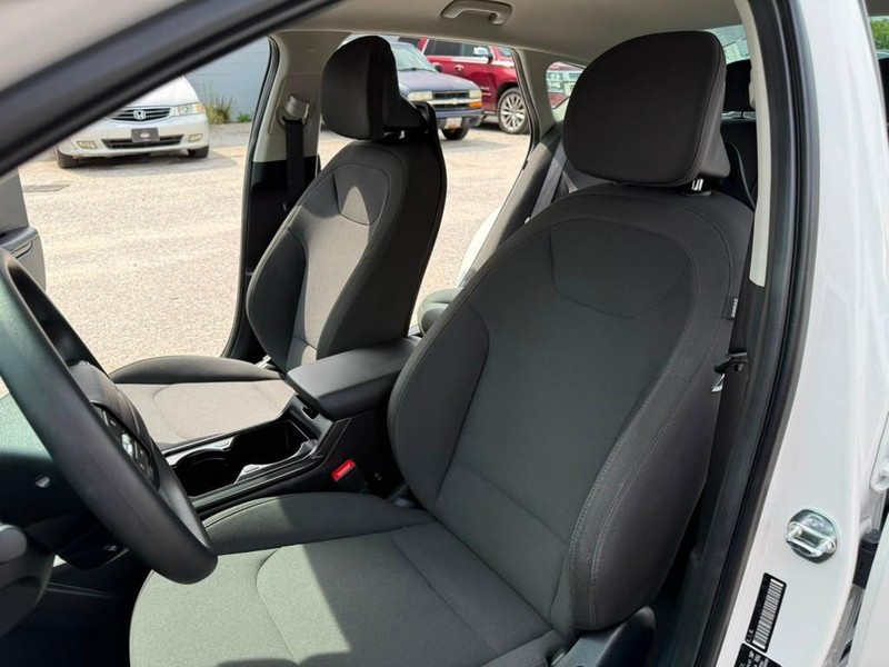 Kia K4 Vehicle Full-screen Gallery Image 16