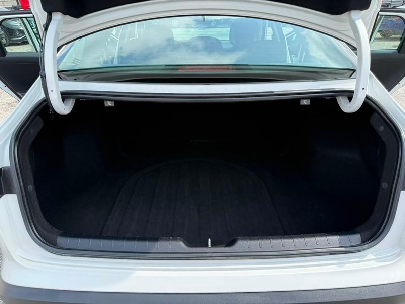 Kia K4 Vehicle Full-screen Gallery Image 19