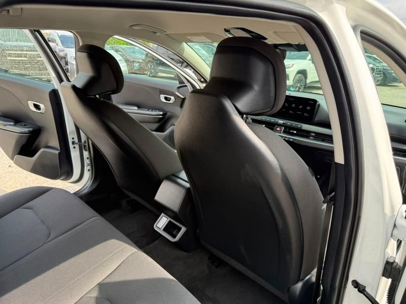 Kia K4 Vehicle Full-screen Gallery Image 21