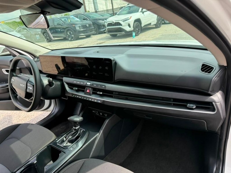 Kia K4 Vehicle Full-screen Gallery Image 24