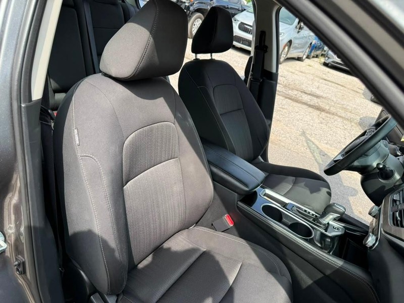Nissan Altima Vehicle Full-screen Gallery Image 23