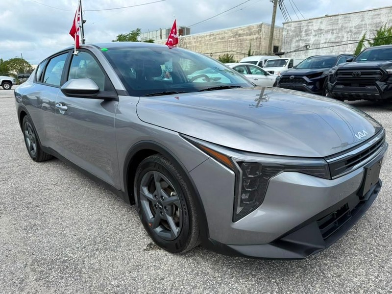 Kia K4 Vehicle Full-screen Gallery Image 4