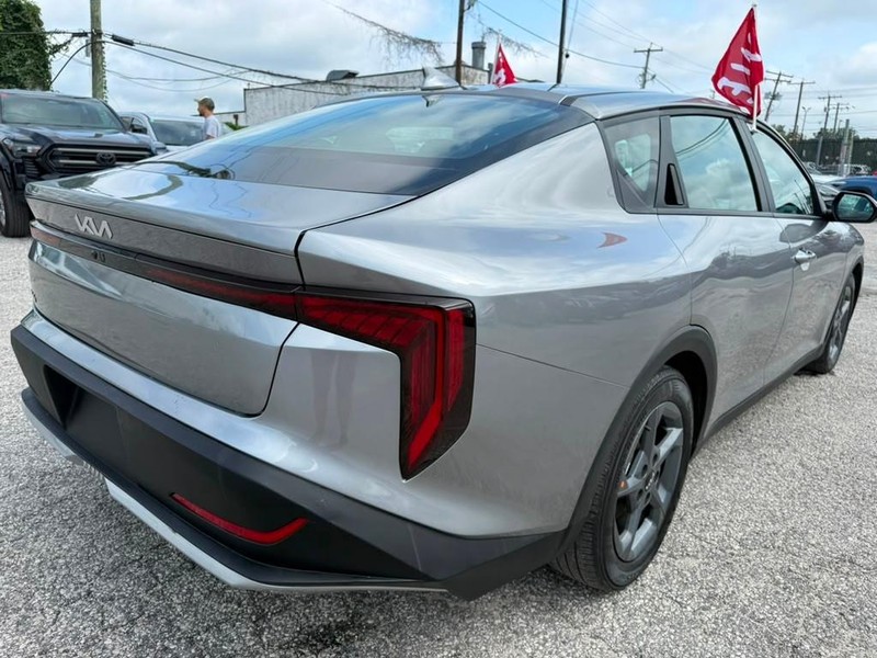 Kia K4 Vehicle Full-screen Gallery Image 6