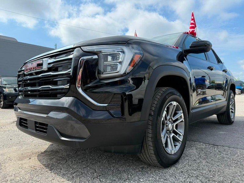 GMC Terrain Vehicle Full-screen Gallery Image 2