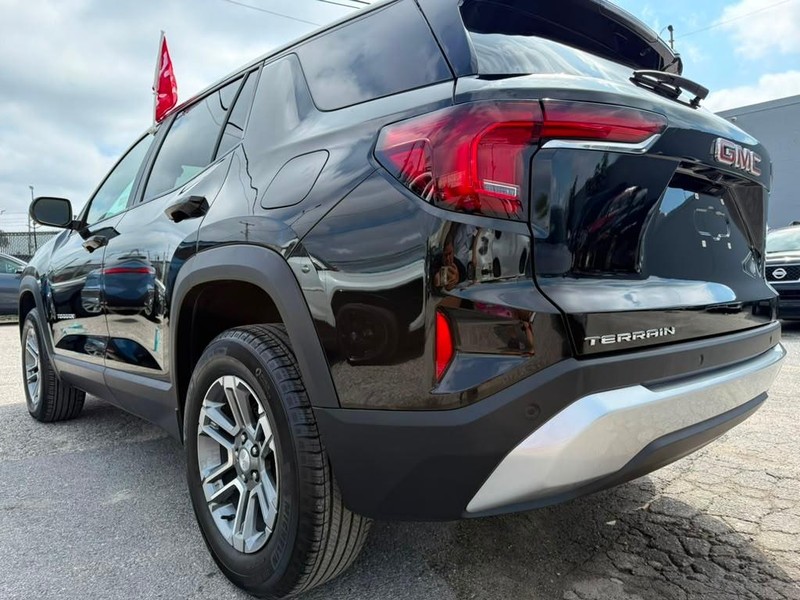 GMC Terrain Vehicle Full-screen Gallery Image 10