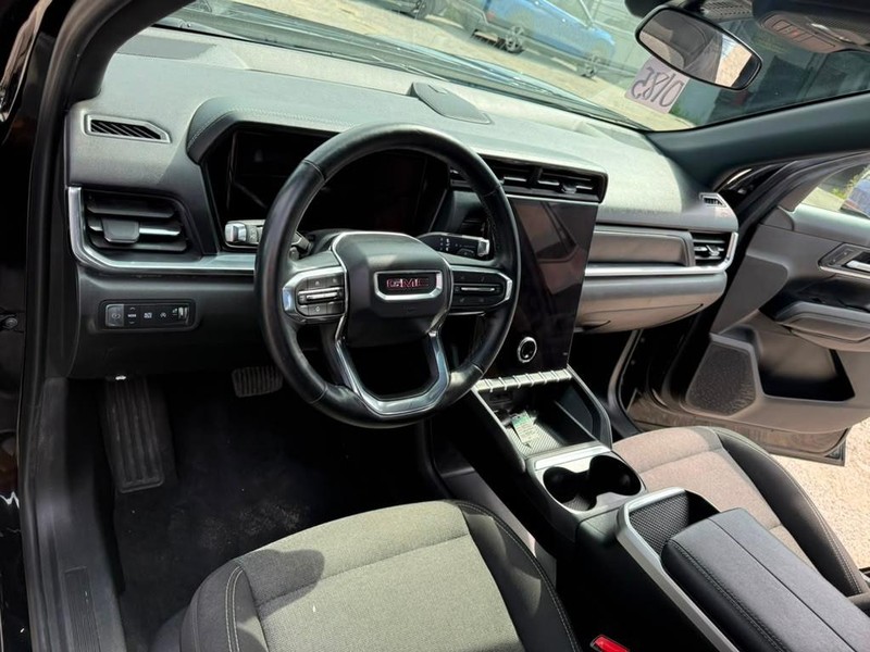 GMC Terrain Vehicle Full-screen Gallery Image 11