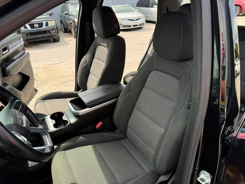 GMC Terrain Vehicle Full-screen Gallery Image 12