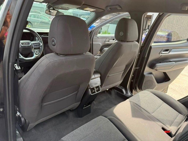 GMC Terrain Vehicle Full-screen Gallery Image 13