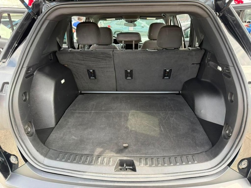 GMC Terrain Vehicle Full-screen Gallery Image 15