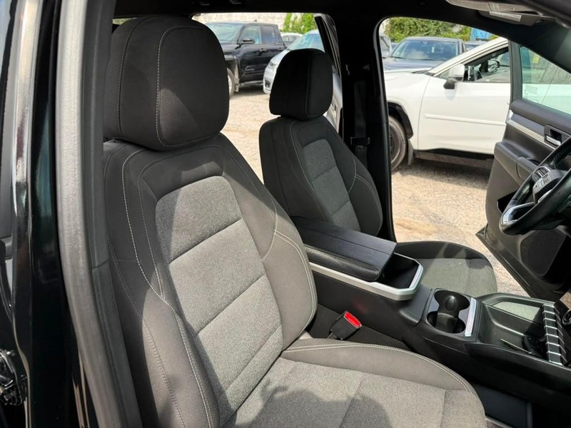 GMC Terrain Vehicle Full-screen Gallery Image 19