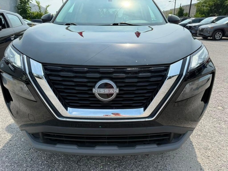 Nissan Rogue Vehicle Full-screen Gallery Image 2