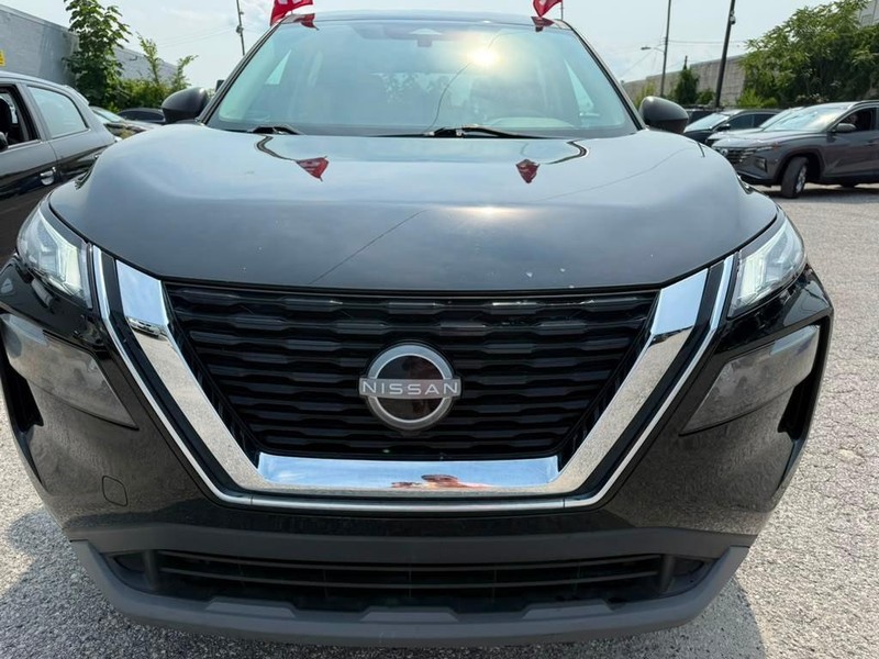 Nissan Rogue Vehicle Full-screen Gallery Image 3