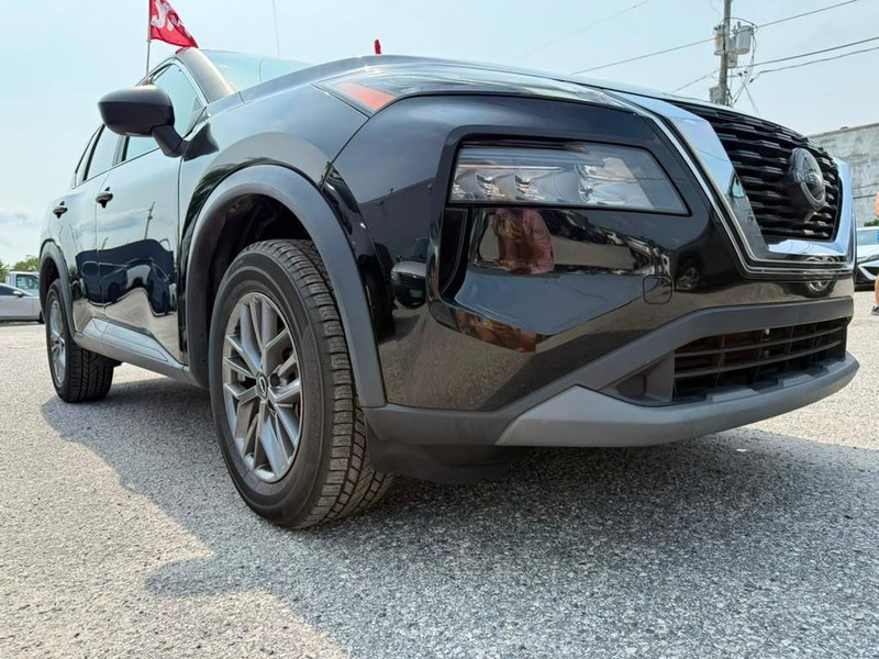 Nissan Rogue Vehicle Full-screen Gallery Image 5