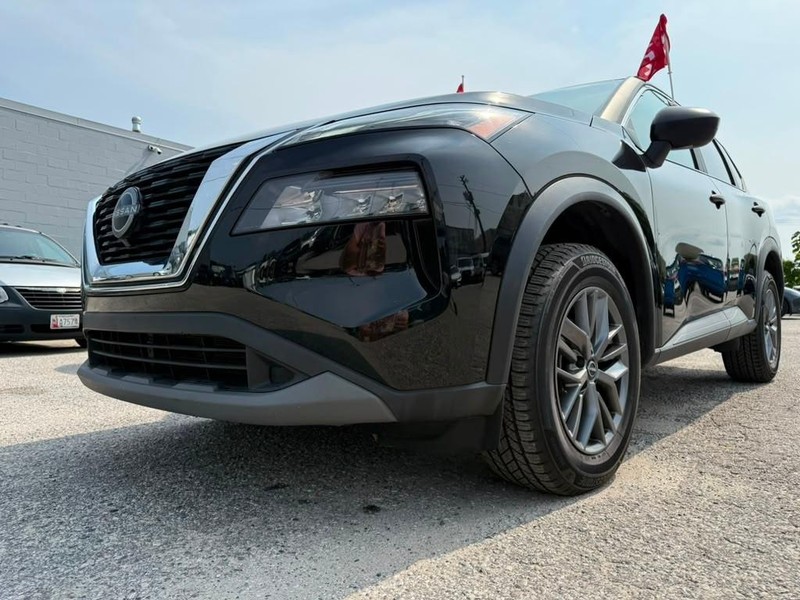 Nissan Rogue Vehicle Full-screen Gallery Image 6