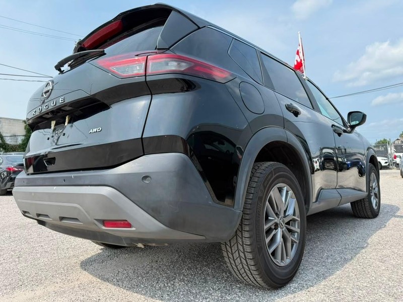 Nissan Rogue Vehicle Full-screen Gallery Image 7