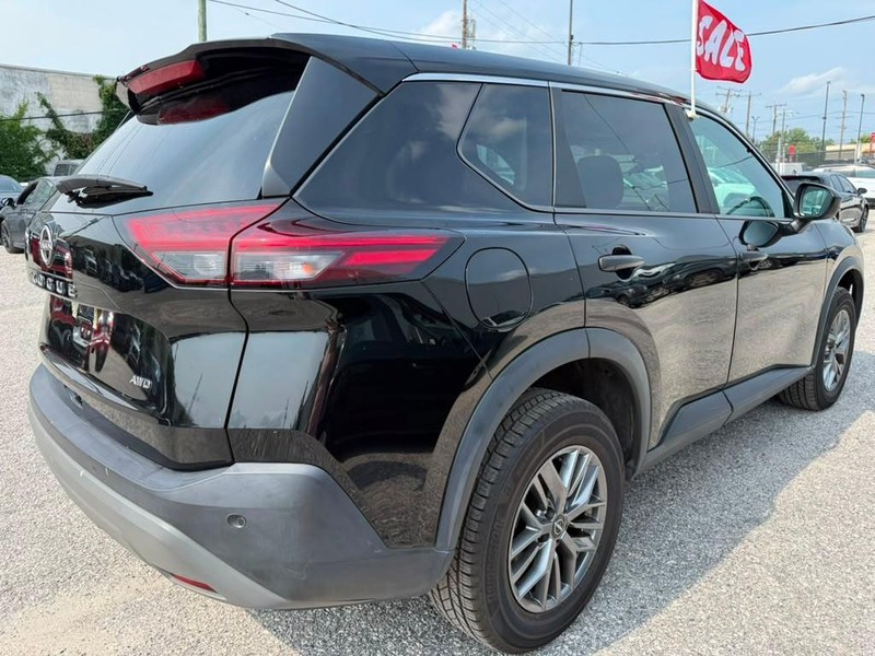 Nissan Rogue Vehicle Full-screen Gallery Image 10