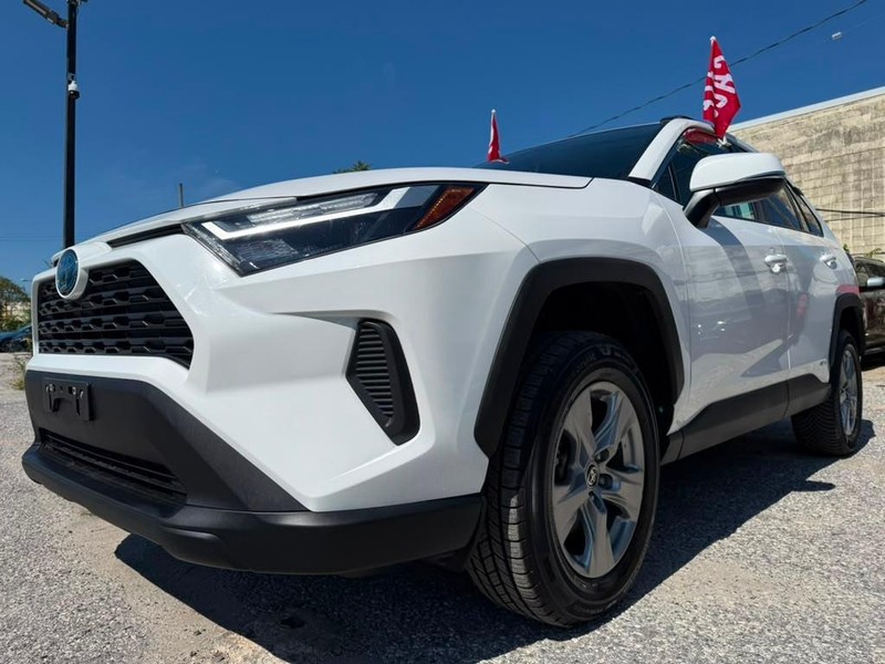 Toyota RAV4 Vehicle Full-screen Gallery Image 2