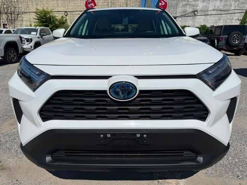 Toyota RAV4 Vehicle Full-screen Gallery Image 4
