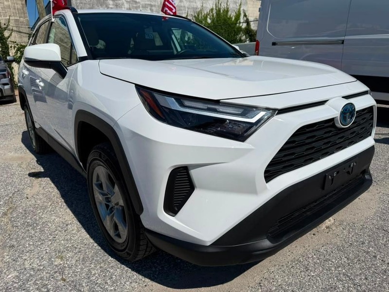Toyota RAV4 Vehicle Full-screen Gallery Image 5
