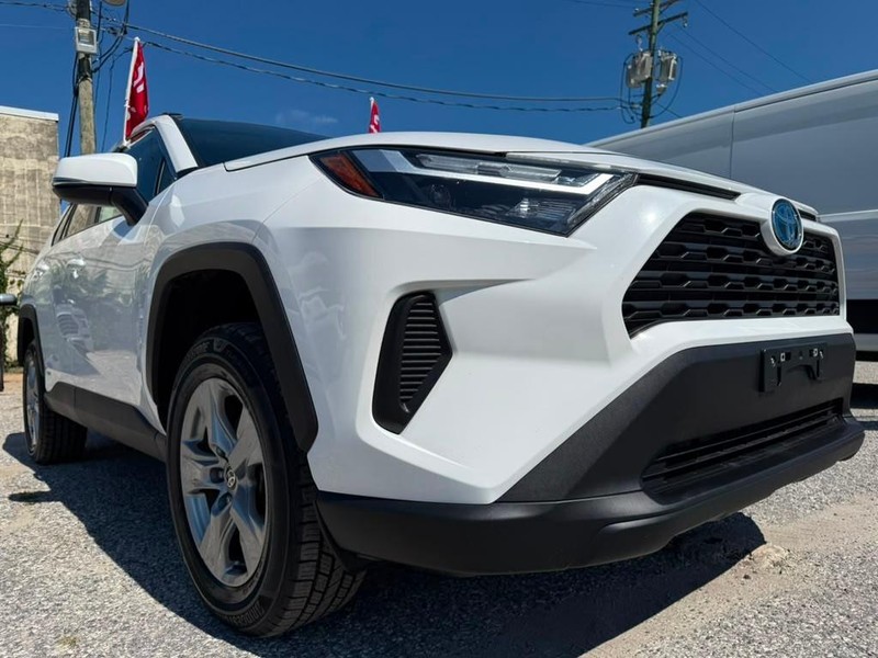 Toyota RAV4 Vehicle Full-screen Gallery Image 6